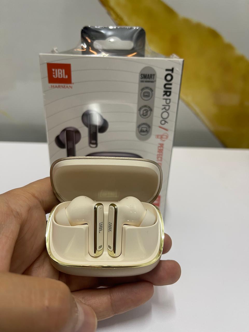 AUDÍFONOS INALÁMBRICOS JBL TOUR PRO 6